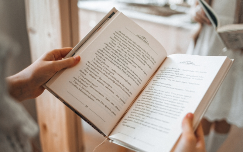 Reading long articles helps increase focus and knowledge.