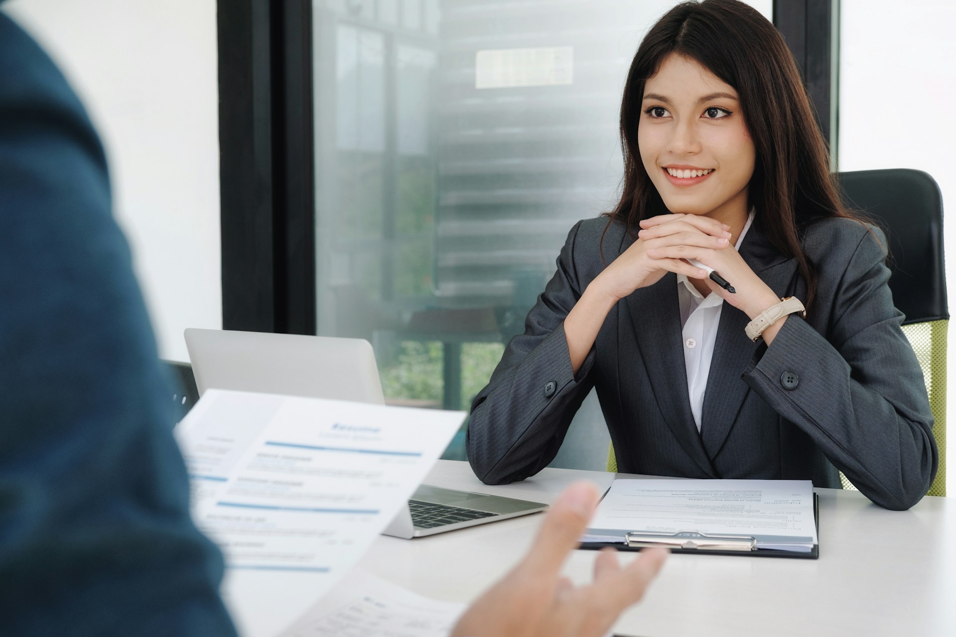 Câu Hỏi Phỏng Vấn Về Đánh Giá Năng Lực Chuyên Môn: Chia sẻ về kinh nghiệm làm việc của bạn liên quan đến vị trí này?